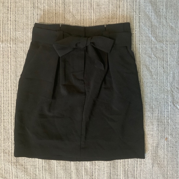 Black Paperbag mini skirt with bow - Picture 1 of 9